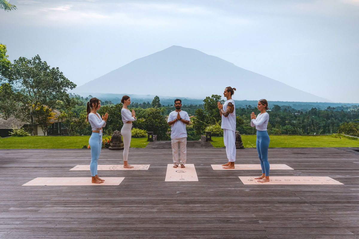 Formation de professeur de yoga de 300 heures – 26 oct. – 21 nov. 2026