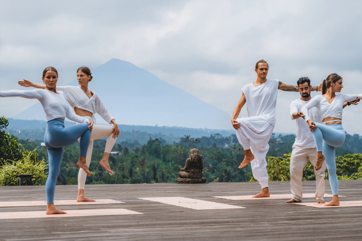 Formation de professeur de yoga de 300 heures – 26 oct. – 21 nov. 2026