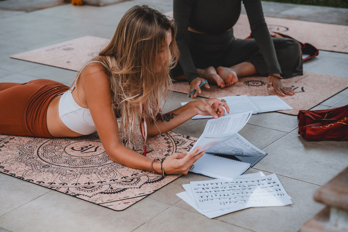 Formation de professeur de yoga de 300 heures – 26 oct. – 21 nov. 2026
