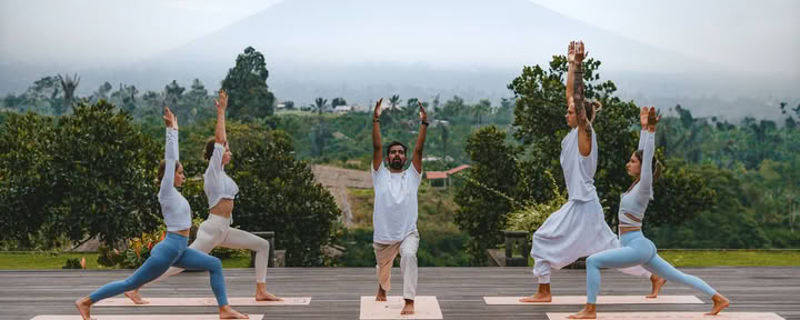 Formation de professeur de yoga de 300 heures – 26 oct. – 21 nov. 2026
