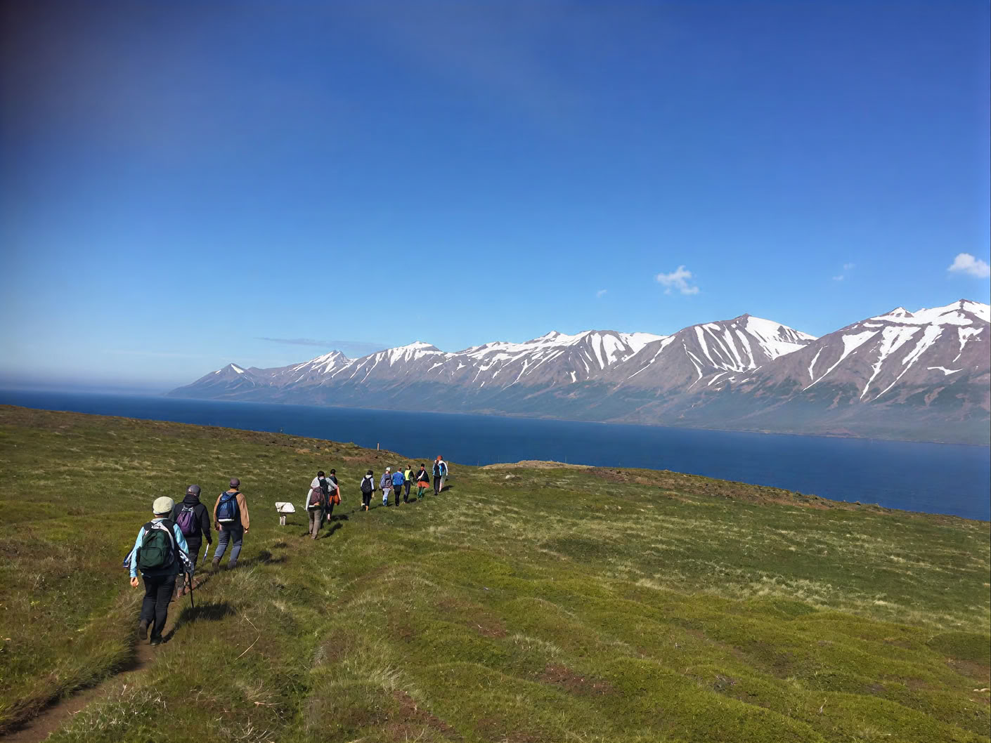 Yoga & Hike Retraite Midnightsun en Islande – Dates 2026