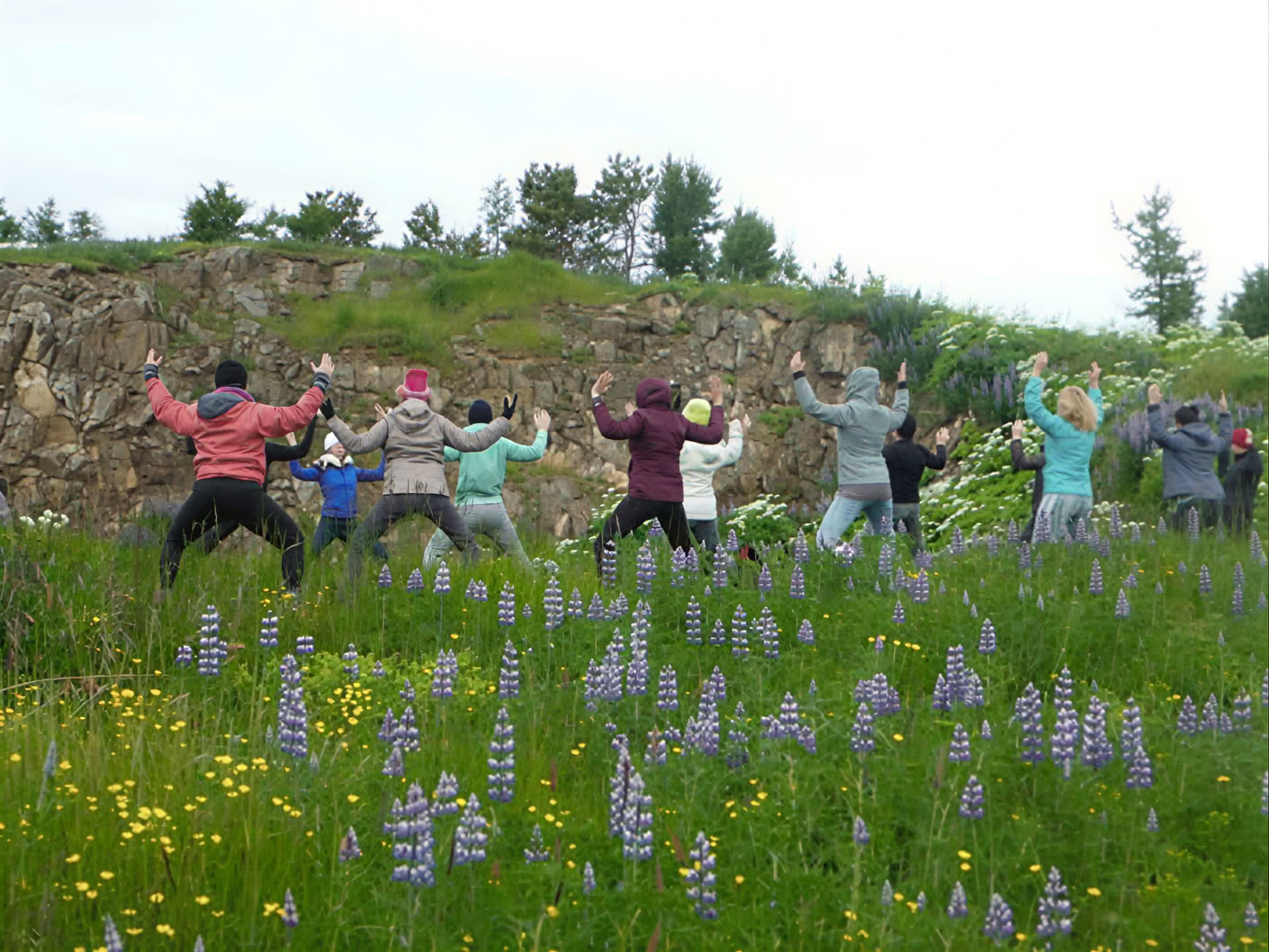 Yoga & Hike Retraite Midnightsun en Islande – Dates 2026
