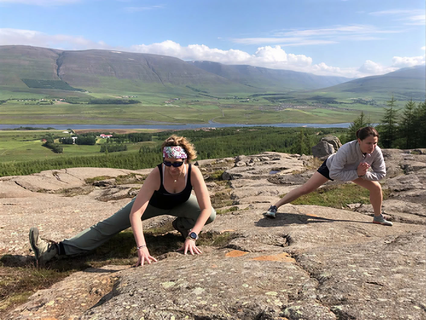 Yoga & Hike Retraite Midnightsun en Islande – Dates 2026