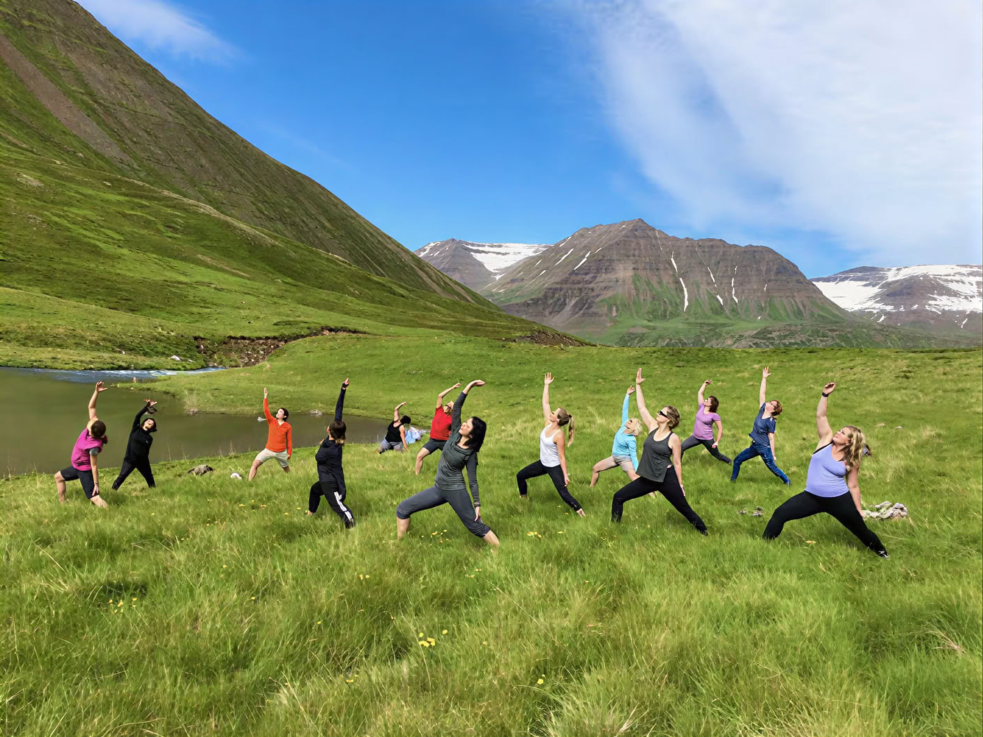 Yoga & Hike Retraite Midnightsun en Islande – Dates 2026