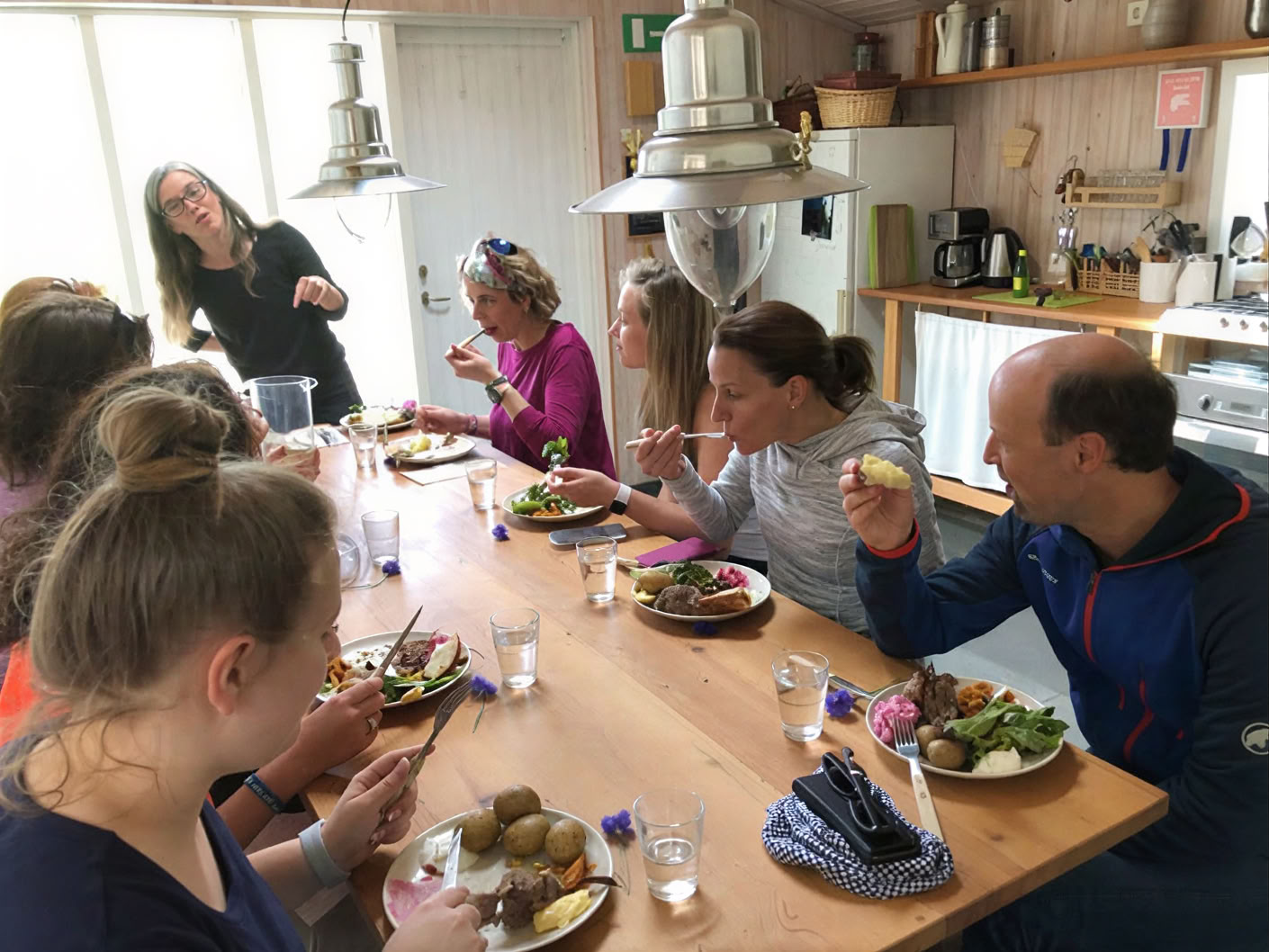 Yoga & Hike Retraite Midnightsun en Islande – Dates 2026