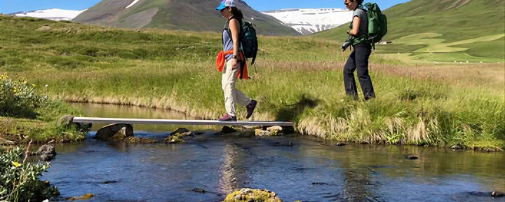 Yoga & Hike Retraite Midnightsun en Islande – Dates 2026