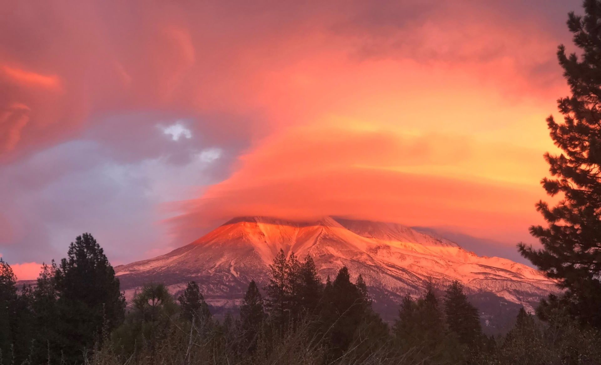 Tours au coucher du soleil d'été