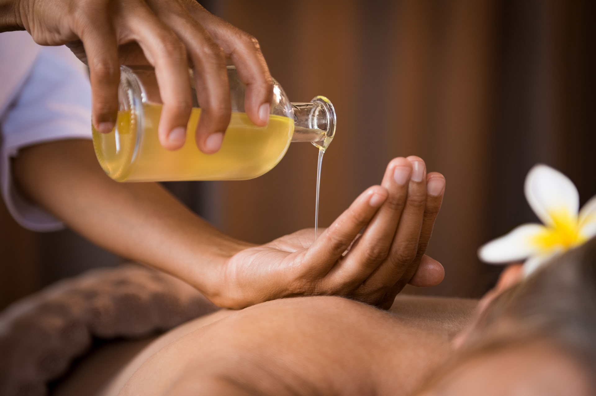Massage du dos thaïlandais et à l’huile