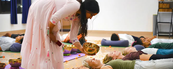 Formation de professeurs de yoga en guérison par le son à Rishikesh