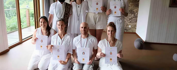 Formation de professeur de yoga de 200 heures Vancouver Canada