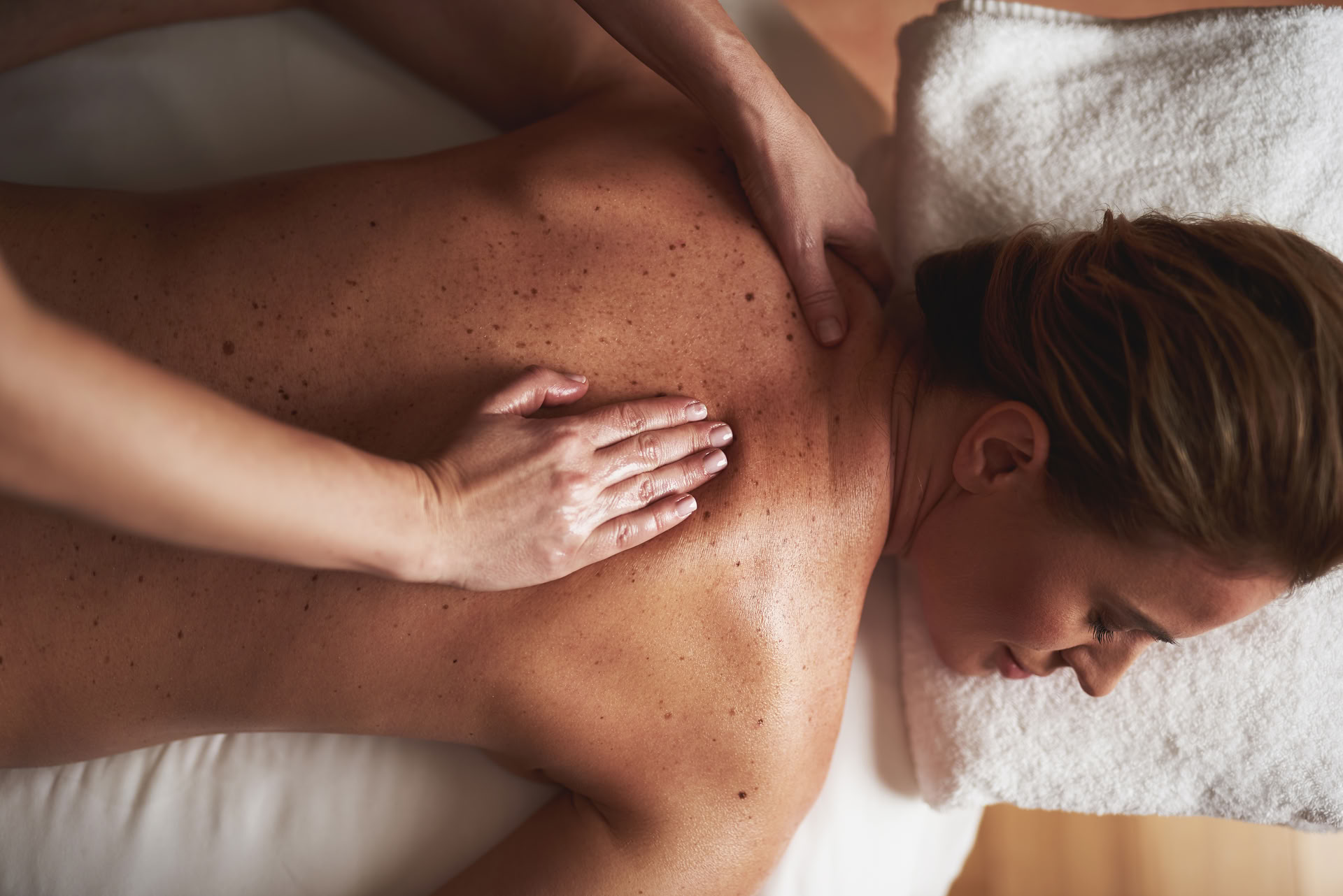 Massage thérapeutique de la colonne vertébrale CNT