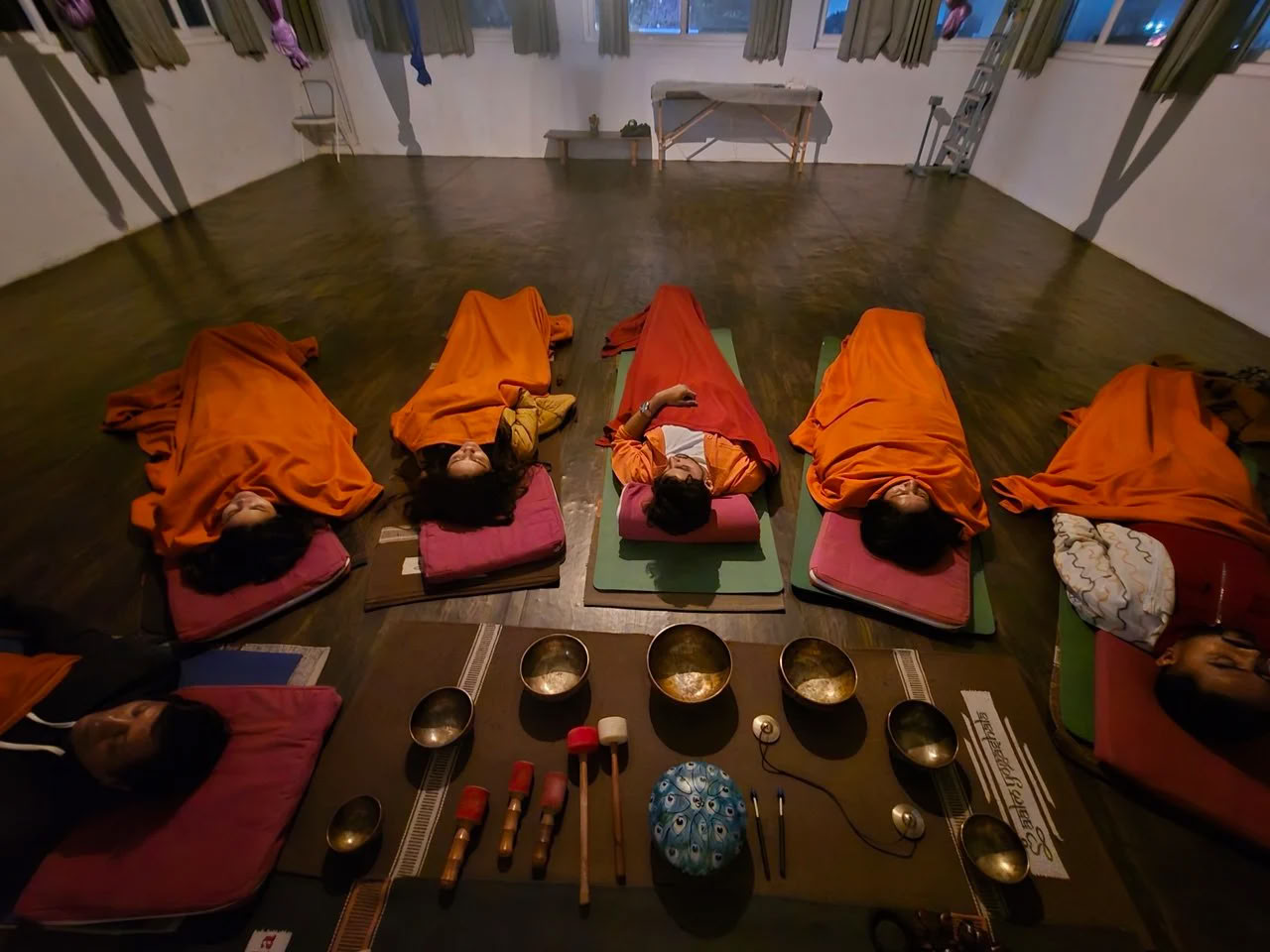Cours de guérison par le son à Rishikesh