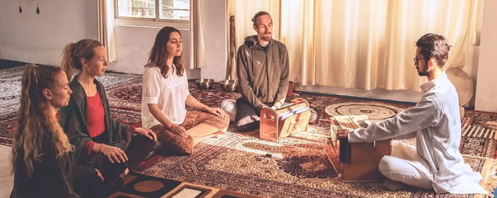 Cours de chant de kirtan et de mantra