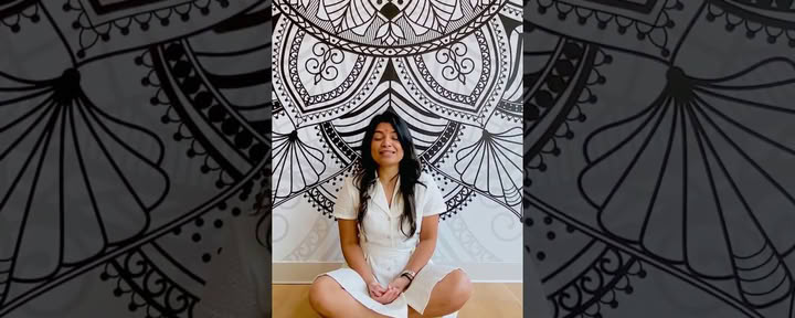 Cours de maître de yoga multistyle de 200 heures