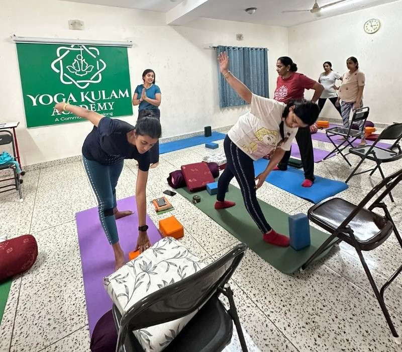 Cours de formation de professeur de yoga prénatal et postnatal de 85 heures à Bengaluru