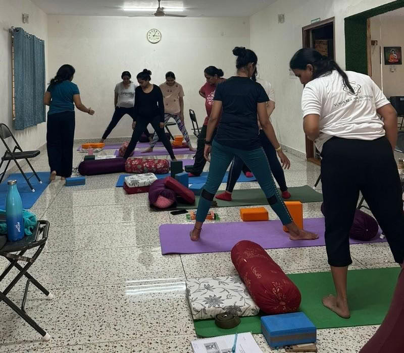 Cours de formation de professeur de yoga prénatal et postnatal de 85 heures à Bengaluru