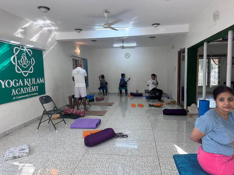 Cours de formation de professeur de yoga de 200 heures en semaine à Bengaluru