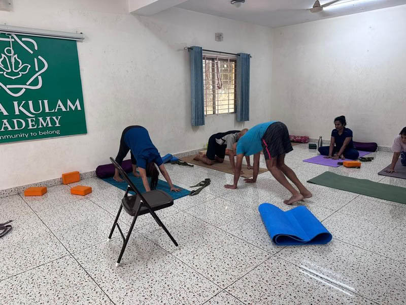 Cours de formation de professeur de yoga de 200 heures en semaine à Bengaluru