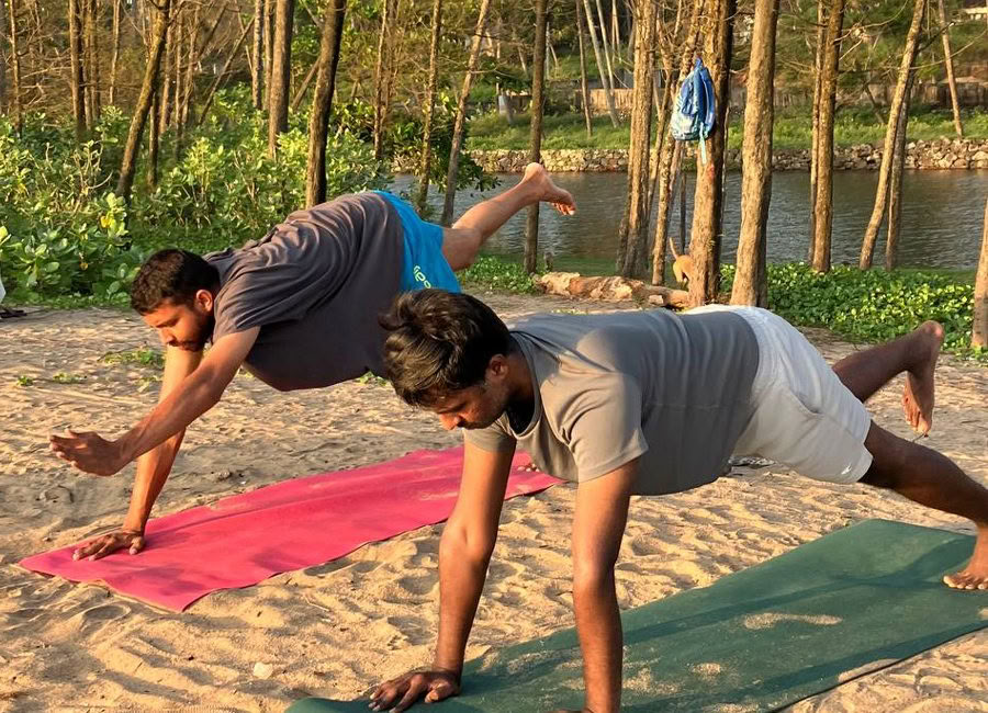 Cours de formation de professeur de yoga de 100 heures au Kerala