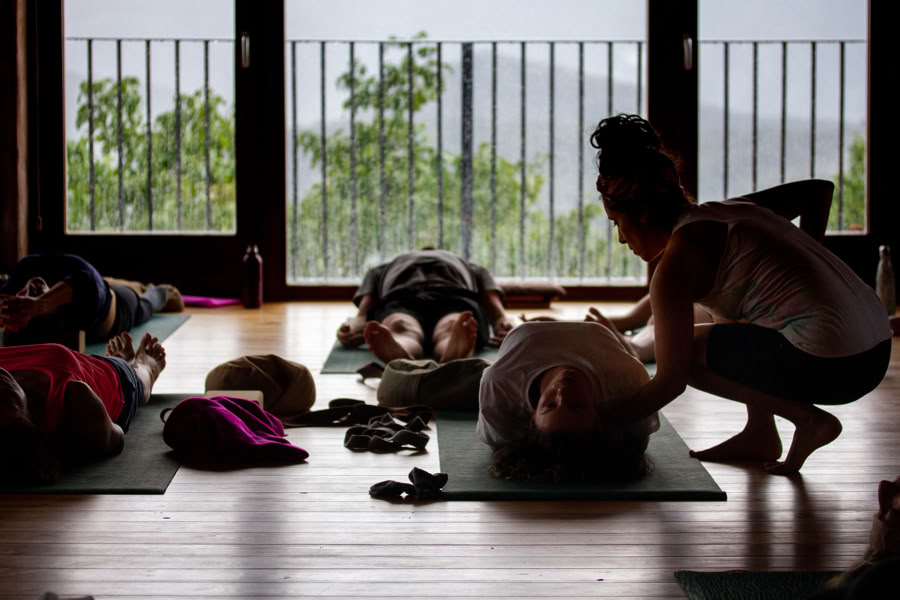 Bain de forêt : retraite de yoga, d’art et de nature