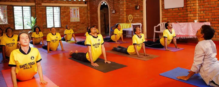 7 Jours Retraite de Yoga & Programme Bien-être à Santhi Yogashram, Pala