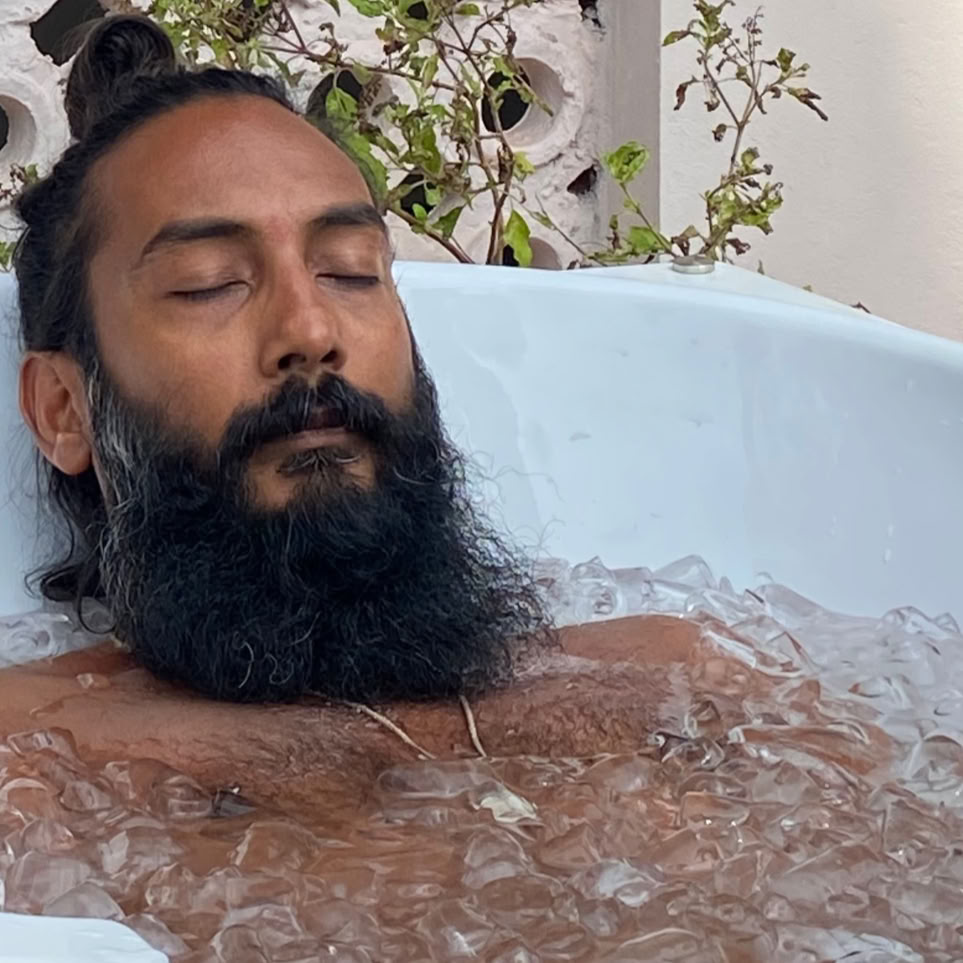 Plongée dans la glace et méditation par la respiration