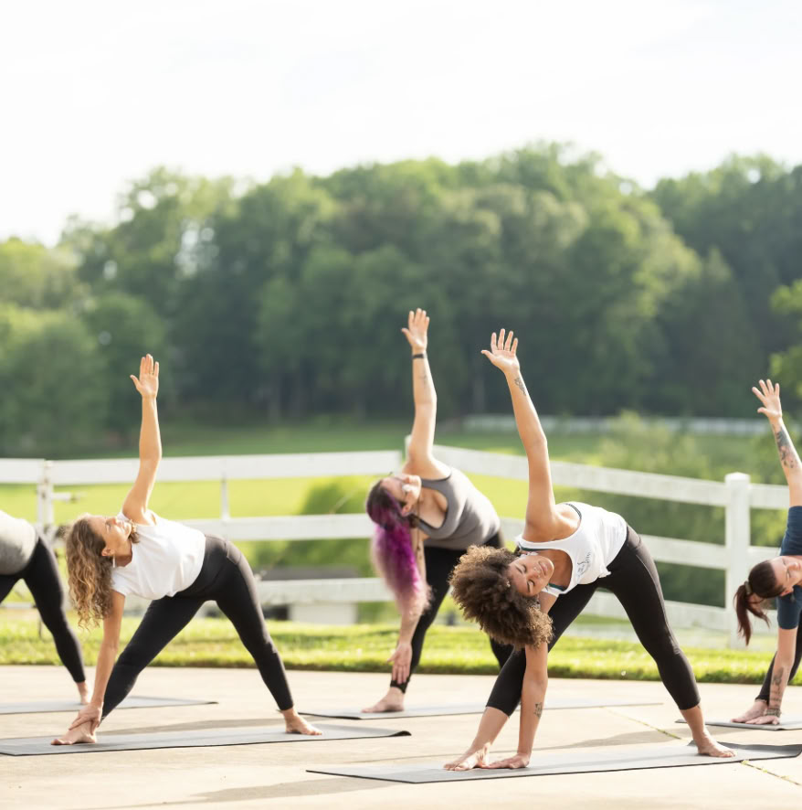 Yoga Flow du samedi au lever du soleil avec Kelly Flowers