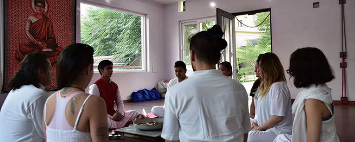 Formation de professeur de méditation de 100 heures à Rishikesh – du 2 au 14 juillet 2026