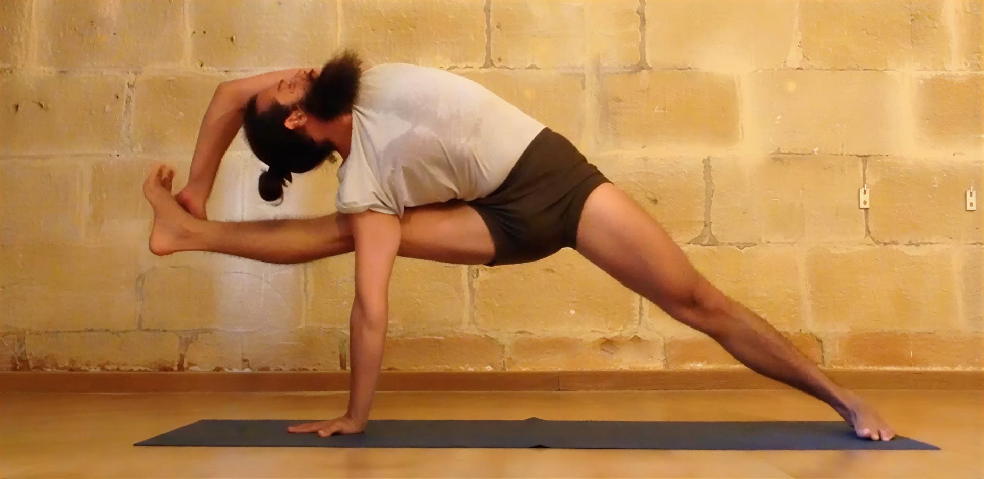 Cours de yoga avec Angelo Cecchi