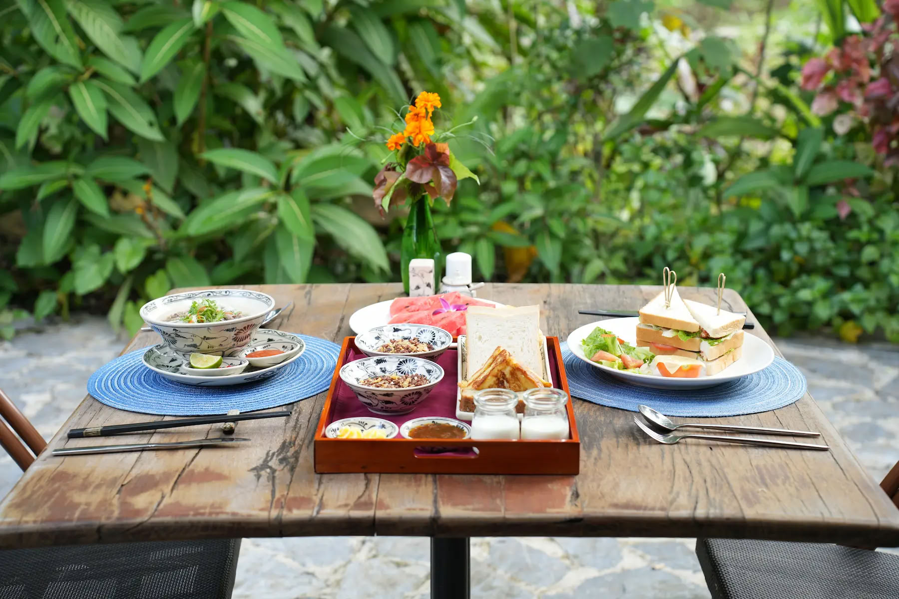 Le repas en forêt à Thong Nguyen