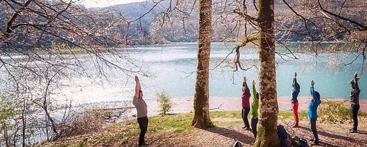 Vacances de randonnée printanière, yoga et méditation