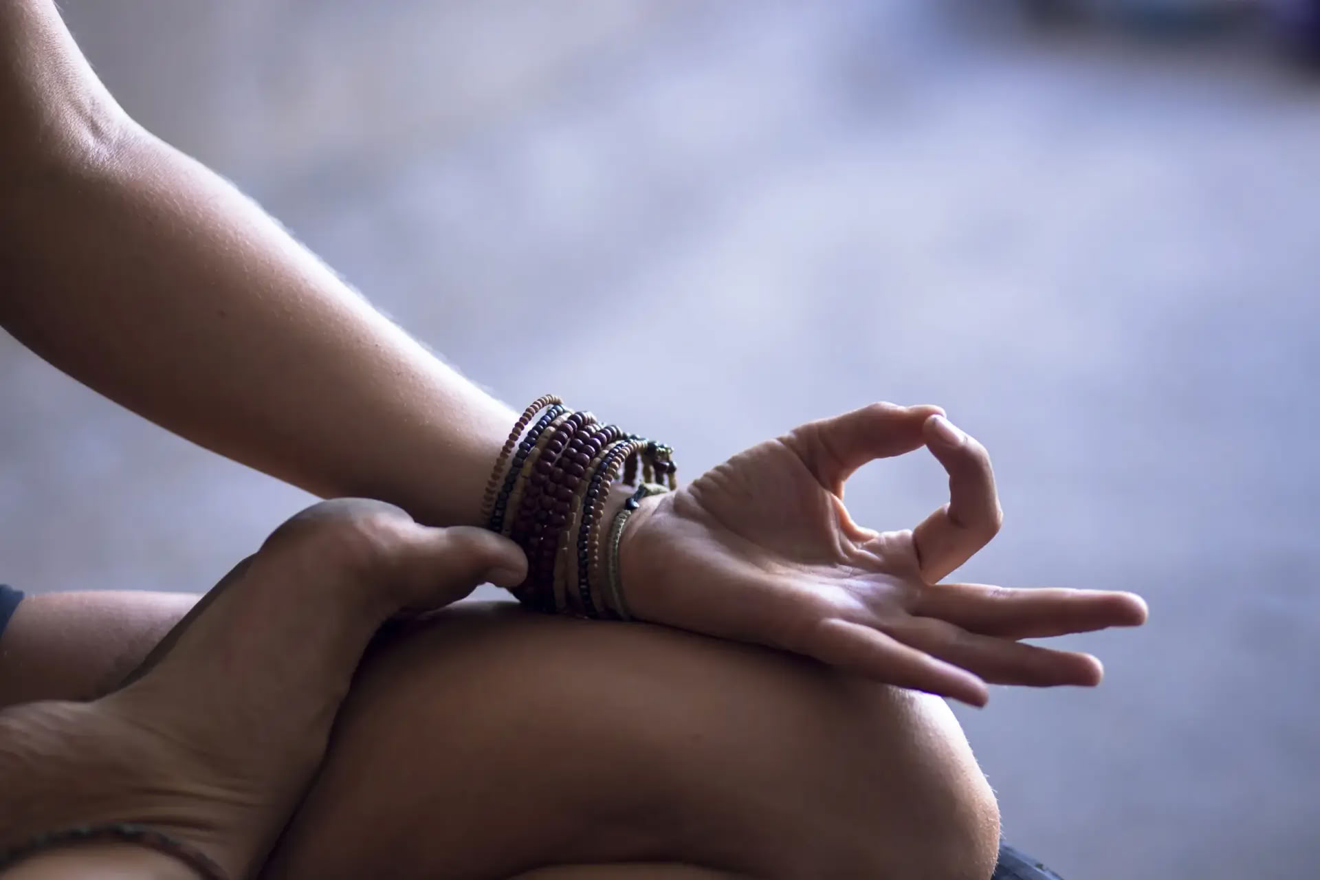 Pause de yoga hivernale et chaleureuse : une rencontre avec soi-même dans les Pyrénées