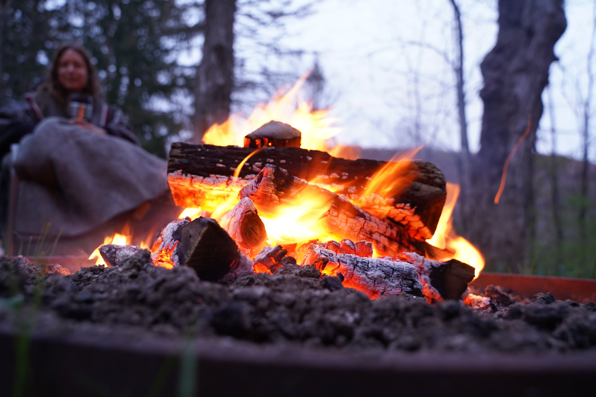 Rassemblement communautaire autour du feu
