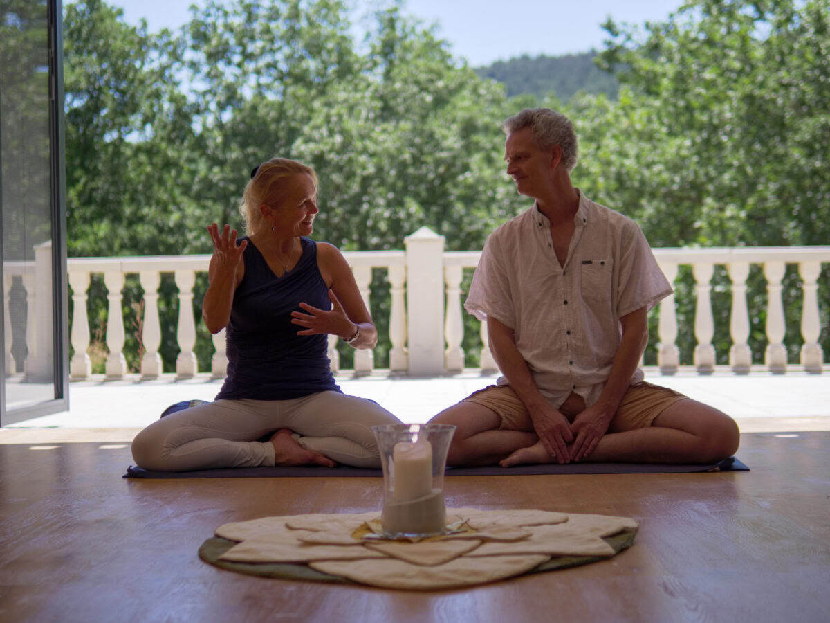 Retraite de yoga et cours de guérison énergétique, partie 3 avec Pieter Hiemstra et Elleke van Kraalingen