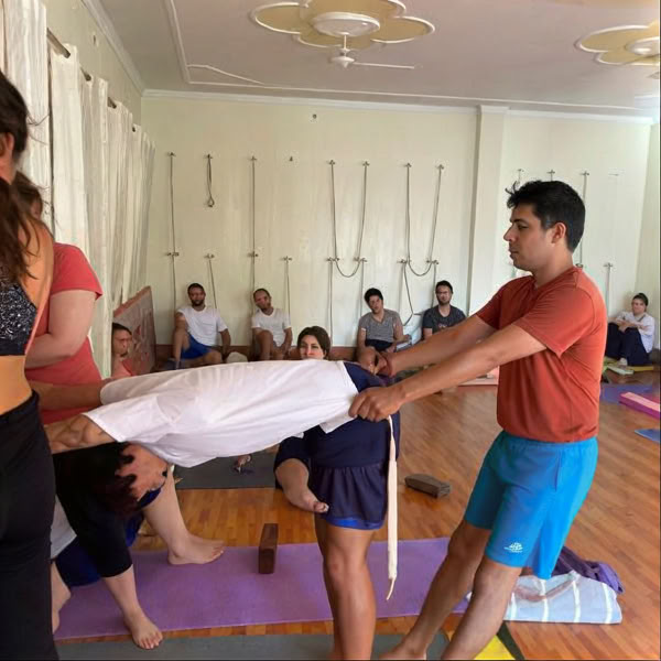 Formation de professeur de yoga de 300 heures à Rishikesh
