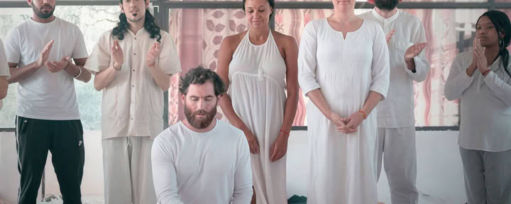 Formation de professeur de yoga de 100 heures
