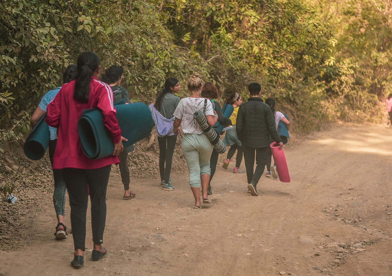 Formation de professeur de yoga de 100 heures à Rishikesh ✅