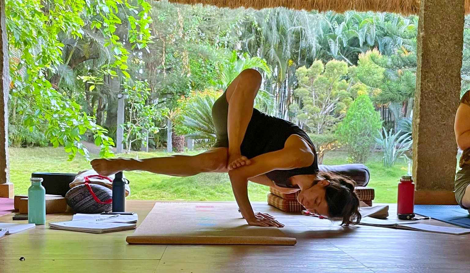 Formation avancée de professeur de yoga de 300 heures - janvier 2027