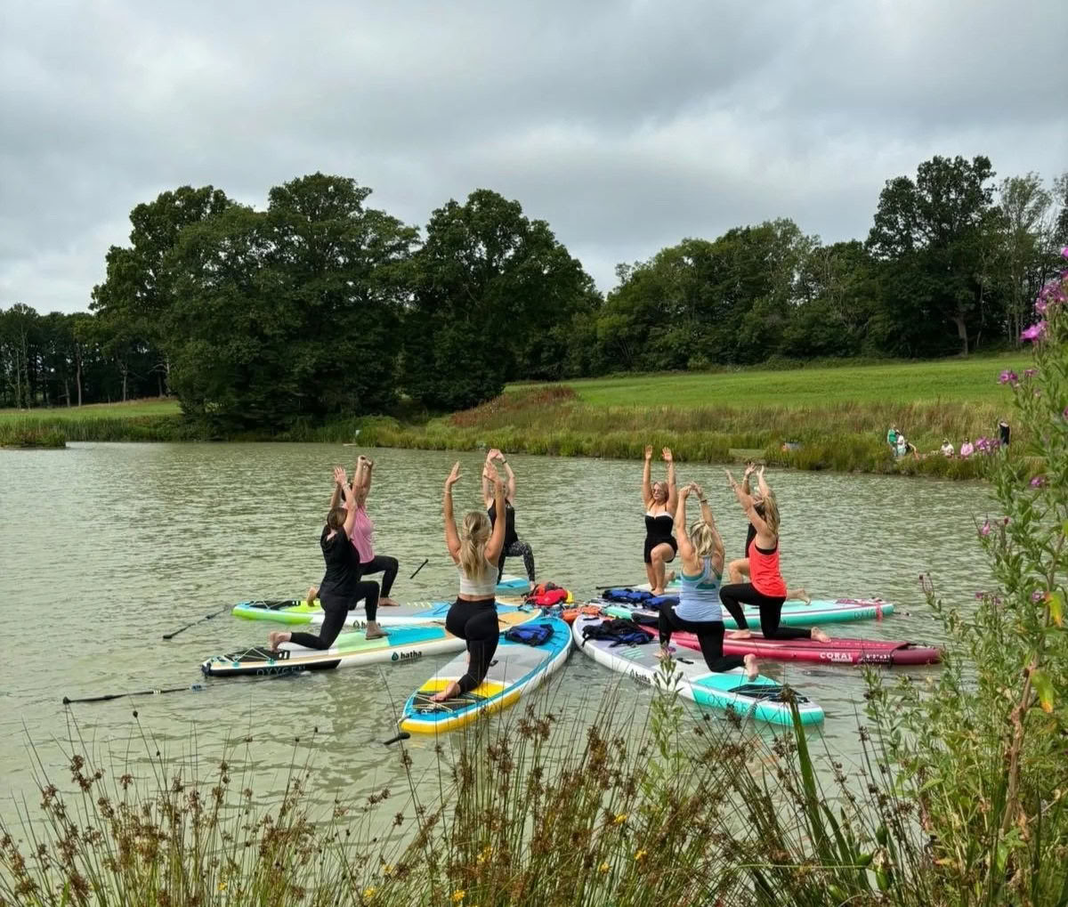 Yoga sur paddleboard