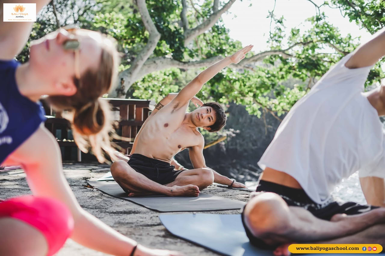 Formation de professeur de yoga de 300 heures à Varkala, Kerala, Inde