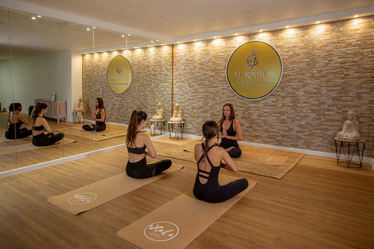 Programme de yoga et de loisirs en mer (surf, kayak et SUP) Albufeira Algarve