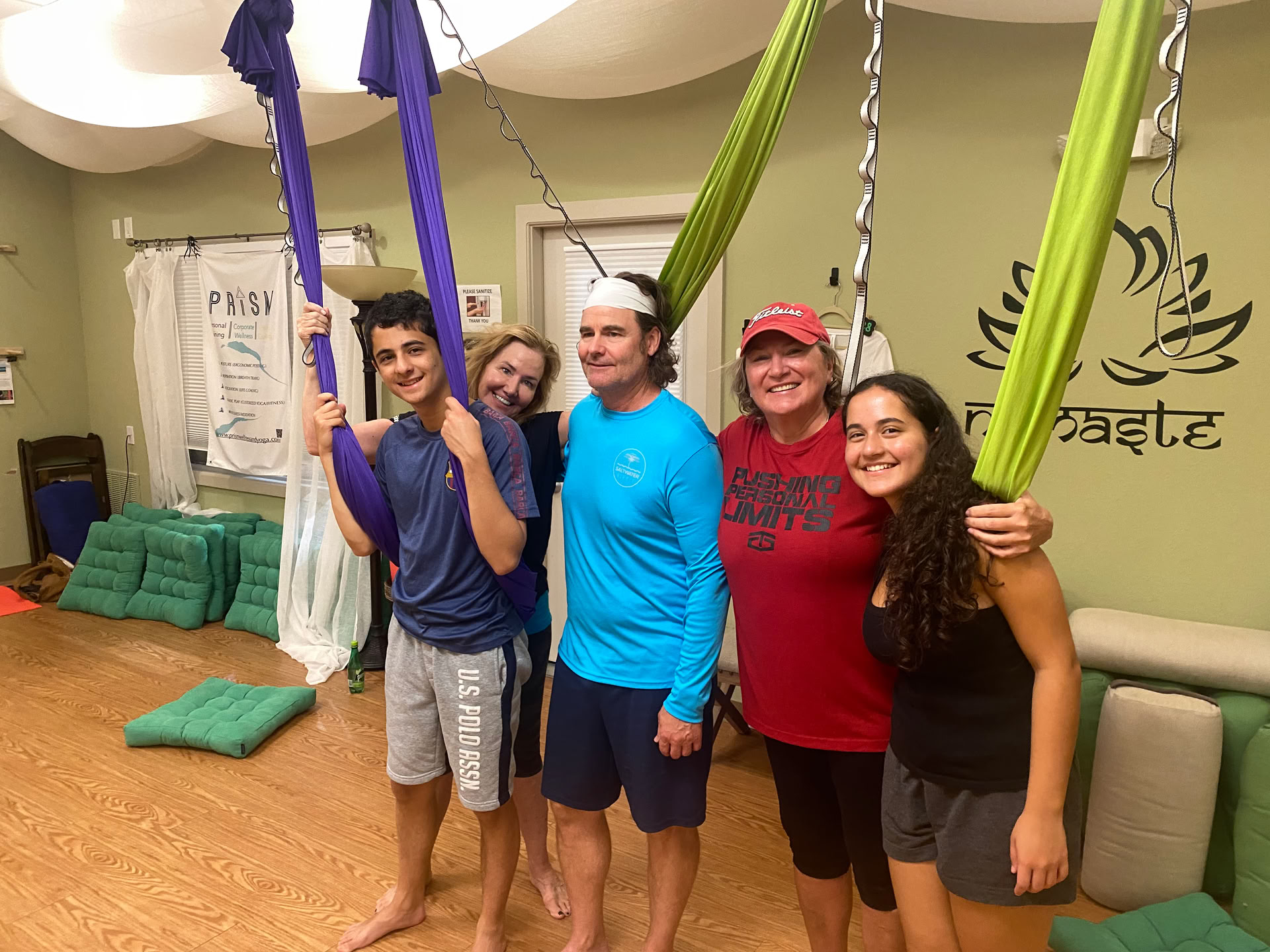 Fête privée de yoga aérien