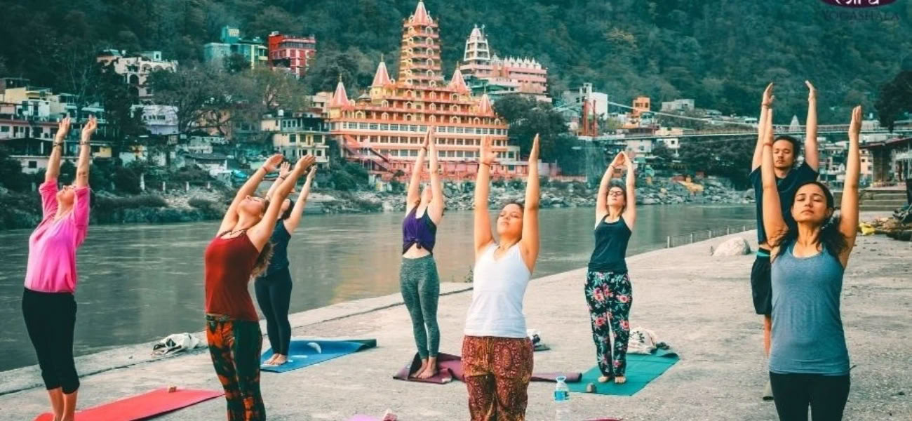 Formation de professeur de yoga RYT 200 heures sur 24 jours