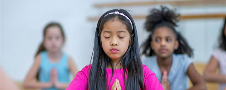 Jeunes Corbeaux - Yoga pour enfants et thérapie par le jeu