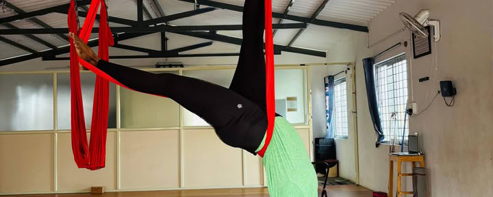 Formation de prof de yoga aérien de 50 heures