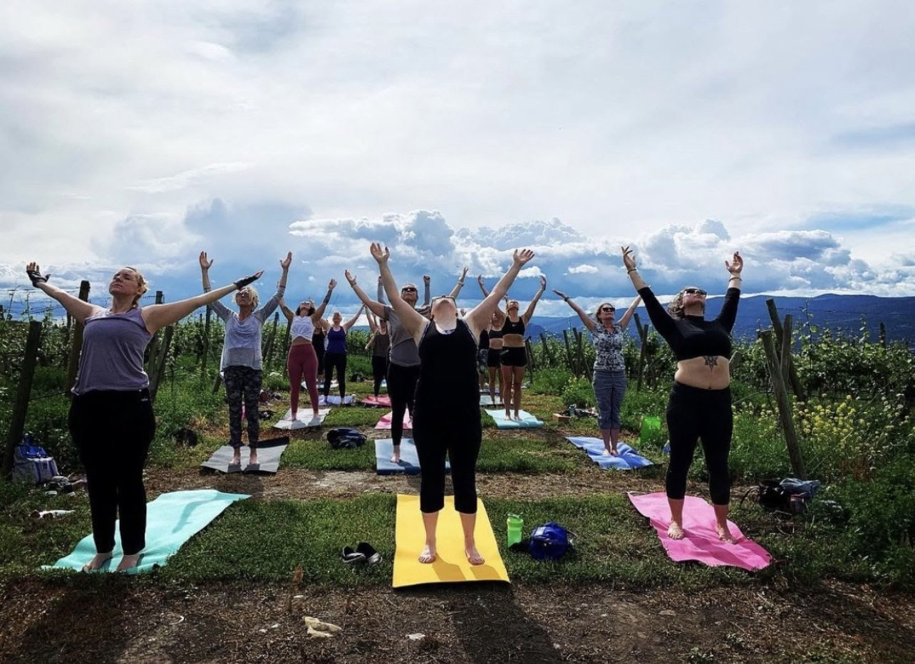 Flow au bord du quai : yoga et méditation sur le lac Okanagan !