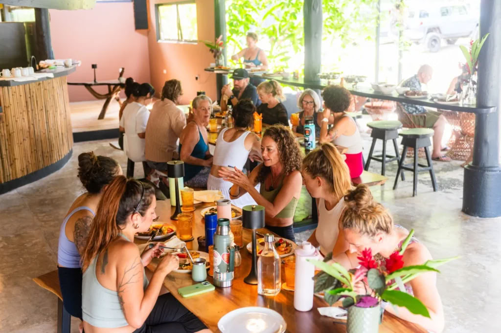 Réinitialisation de breathwork holosomatique et de yoga au Costa Rica en octobre
