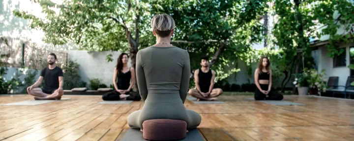Évasion bien-être avec yoga, brunch et activités continues