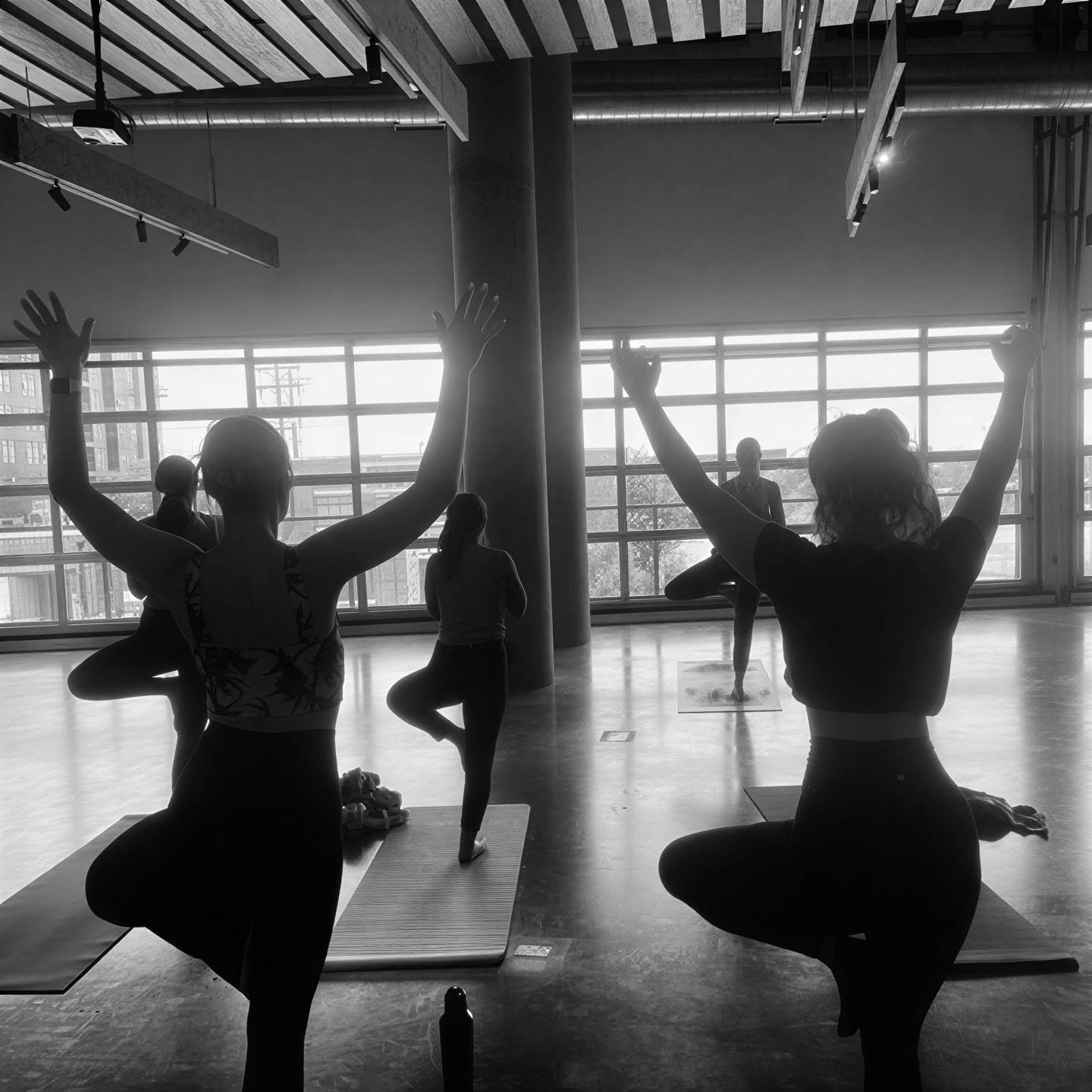 Yoga avec chiots – rencontre d’adoption sociale (tous niveaux)