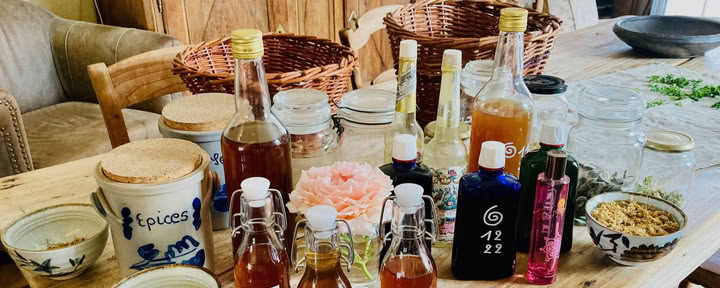 Week-end herboristerie et initiation – Fabrication d’eaux de plantes – 18 au 20 septembre 2026 – DERNIÈRES 2 PLACES